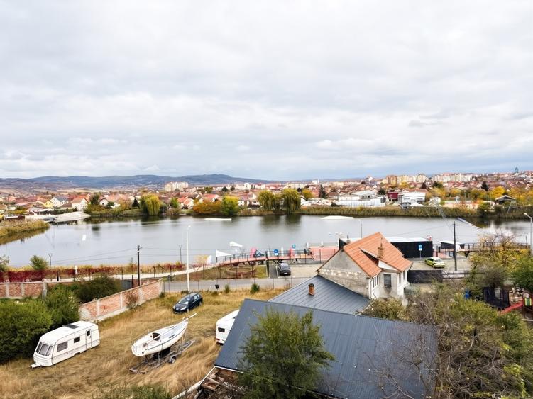 Penthouse cu 3 camere decomandat în Țiglari