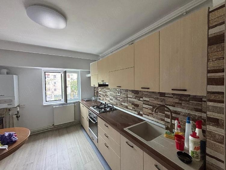 Apartament cu 3 camere decomandat în Central