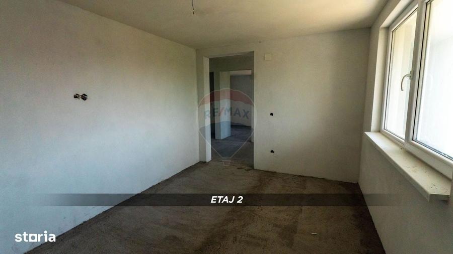 Casă cu 4 camere în Mireșu Mare