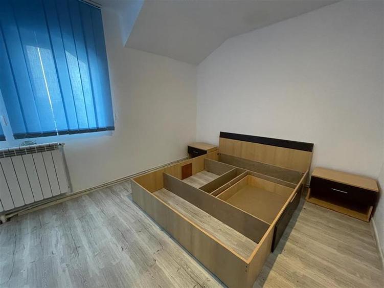 Casă individuală cu 4 camere cu Canalizare în Monumentului