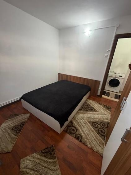 Apartament cu 2 camere semidecomandat, mobilat în Craiovița Nouă