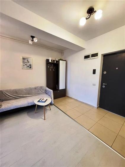 Apartament cu 2 camere decomandat, mobilat în Tractorul