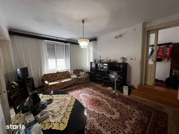 Casă cu 6 camere cu Teren 320 Mp în Parcul Carol