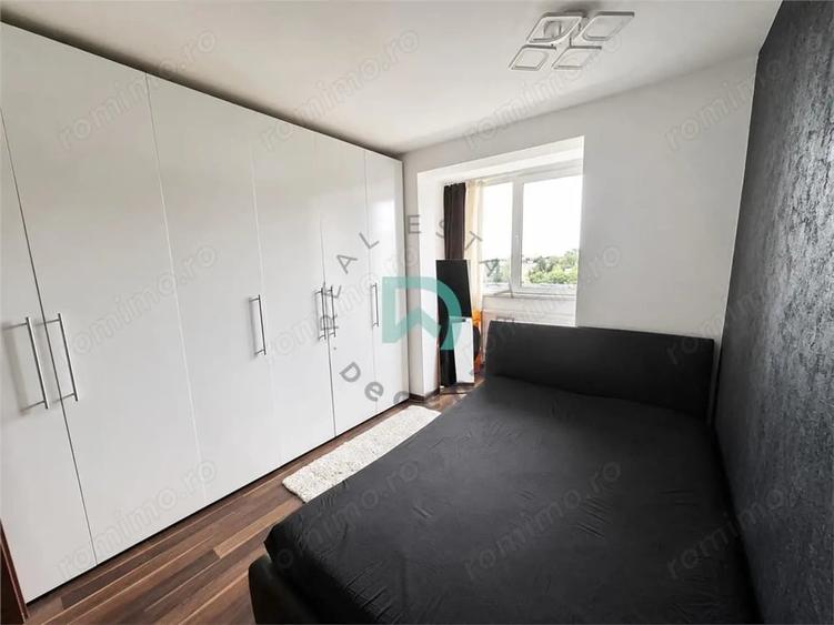 Apartament cu 3 camere decomandat în Calea București