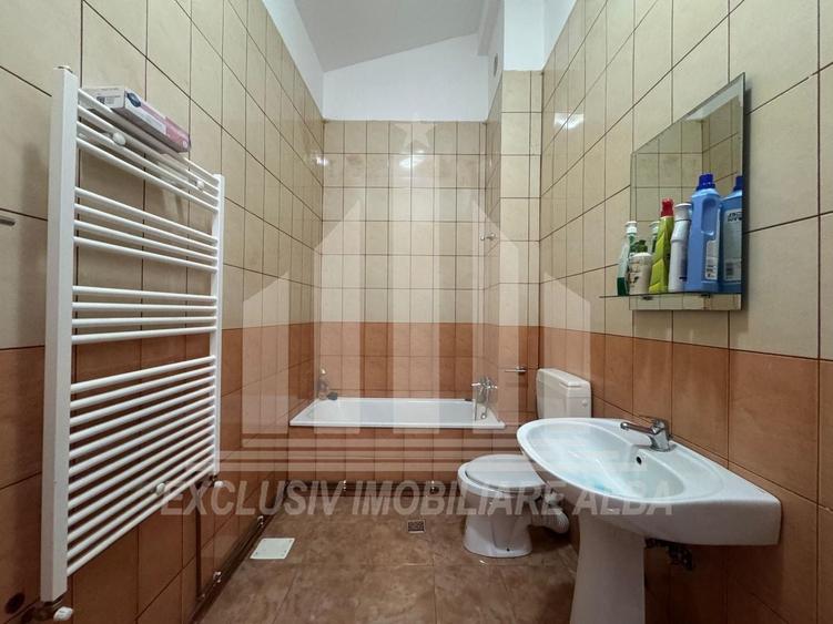 Apartament cu 3 camere decomandat, mobilat în Cetate