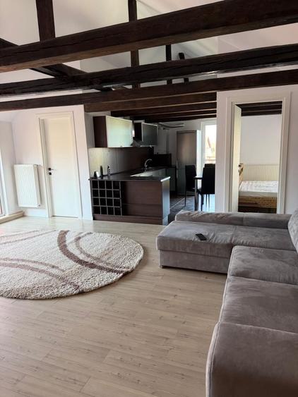 Apartament cu 3 camere semidecomandat în Dosu Bricii