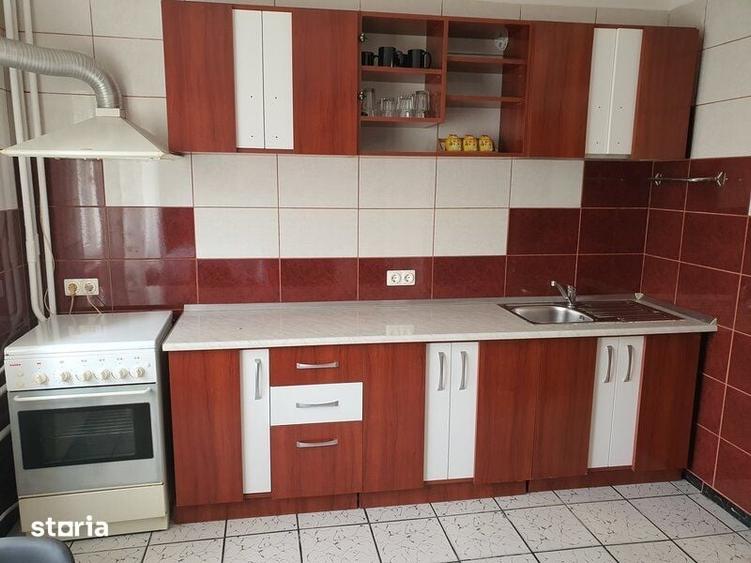 Apartament cu 3 camere decomandat în Vitan