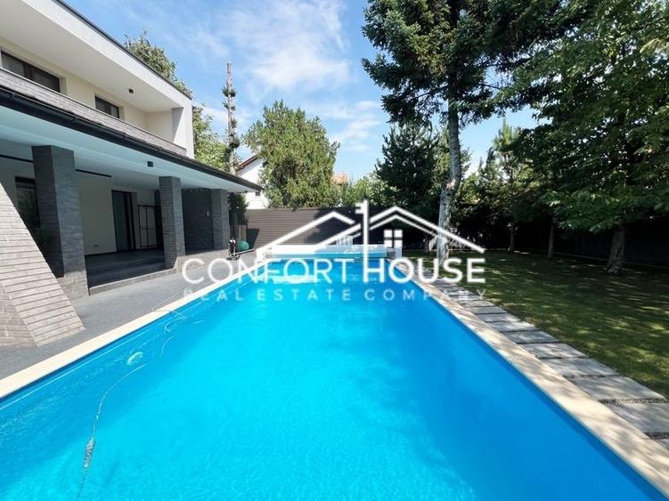 Casă individuală cu 8 camere cu Piscina în Iancu Nicolae