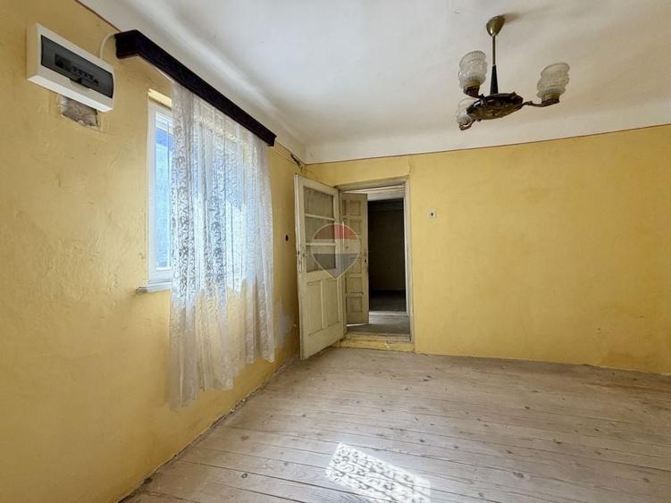 Casă cu 3 camere cu Teren 251 Mp în Andronache