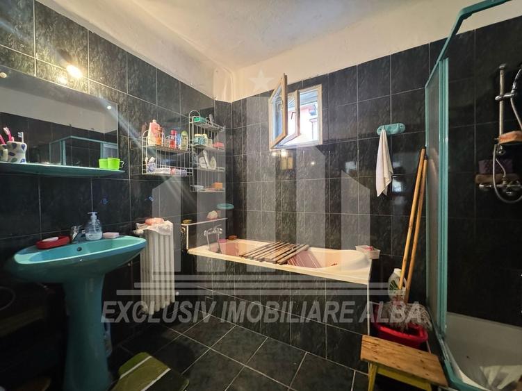 Casă individuală cu 8 camere cu Canalizare în Maier