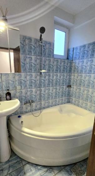 Apartament cu 4 camere decomandat, mobilat în City Park Mall