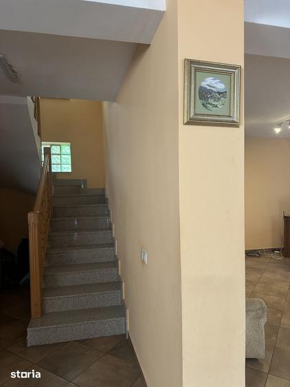 Casă cu 7 camere decomandat cu Teren 1000 Mp în Bănești