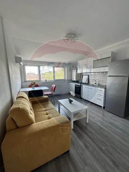 Apartament cu 3 camere decomandat în Alfa