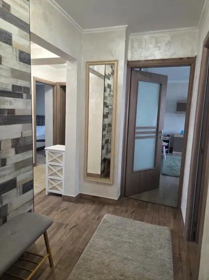 Apartament cu 3 camere decomandat în 1 Mai