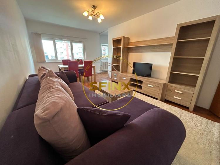 Apartament cu 3 camere decomandat, mobilat în P-ța Victoriei