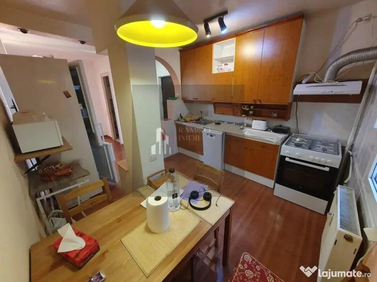 Apartament cu 4 camere decomandat în Costin Georgian