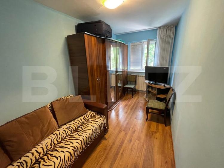 Apartament cu 3 camere semidecomandat, mobilat în Craiovița Nouă