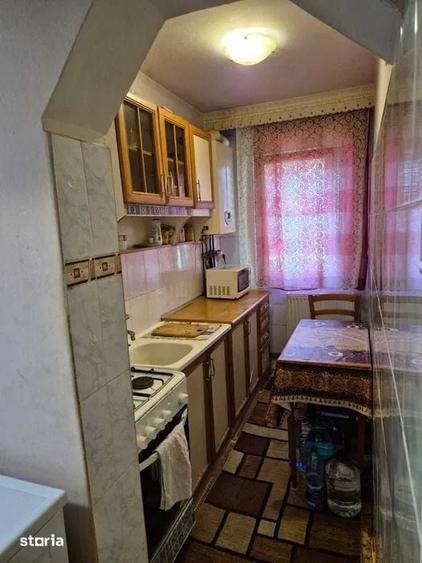 Apartament cu 4 camere semidecomandat în Republicii