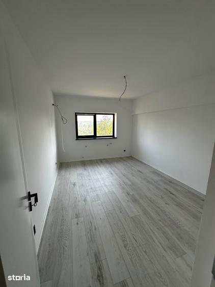 Casă cu 5 camere cu Teren 483 Mp în Corbeanca