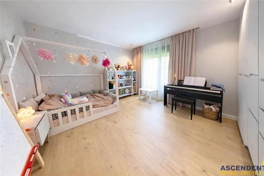 Casă individuală cu 4 camere cu Teren 830 Mp în Corunca