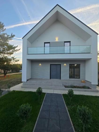 Casă individuală cu 5 camere cu Garaj în Crevedia