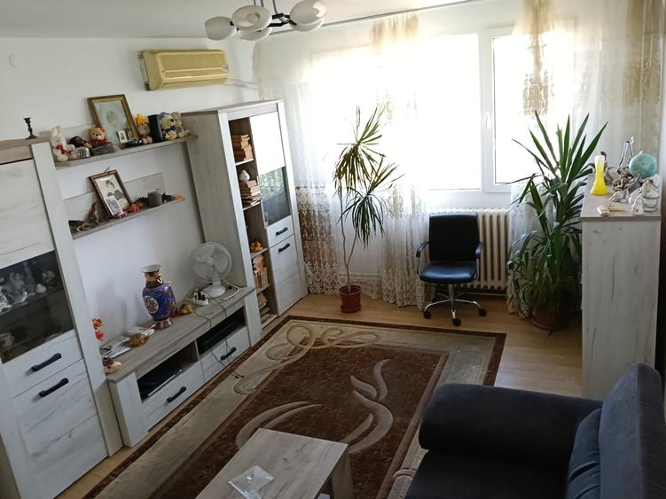 Apartament cu 3 camere decomandat în 1 Decembrie 1918