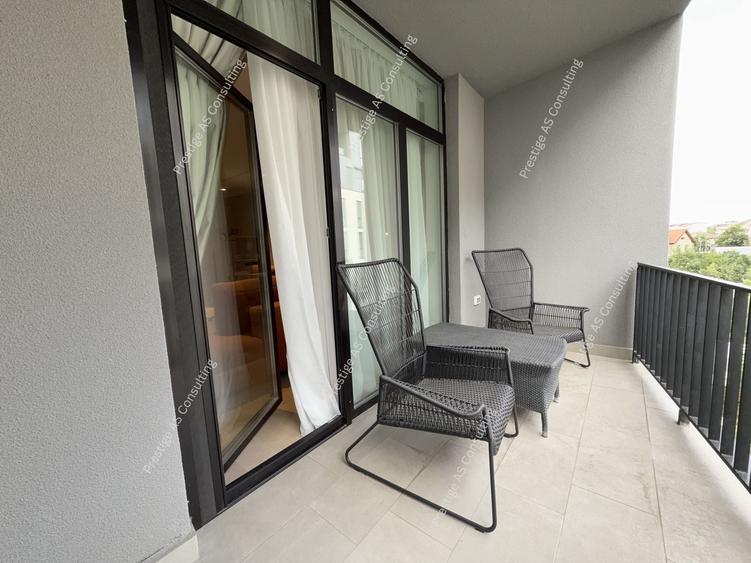 Apartament cu 3 camere semidecomandat, mobilat în Take Ionescu