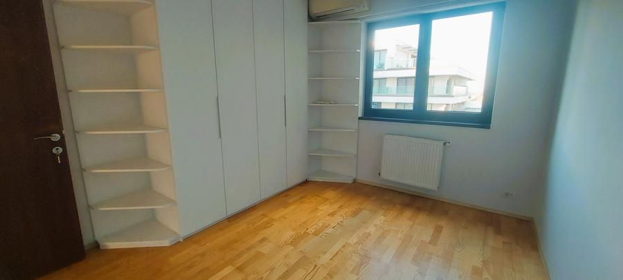 Apartament cu 4 camere nedecomandat în Pipera