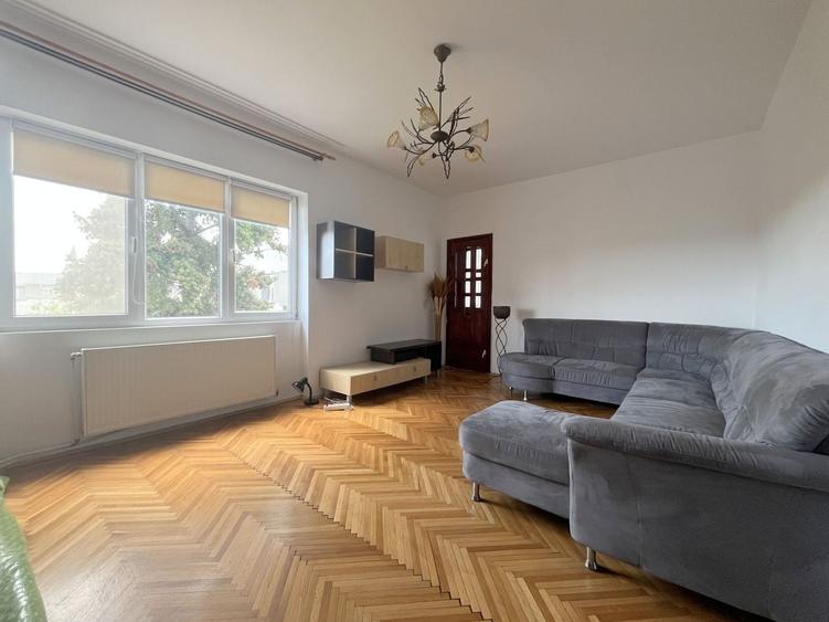 Apartament cu 3 camere decomandat, mobilat în Central