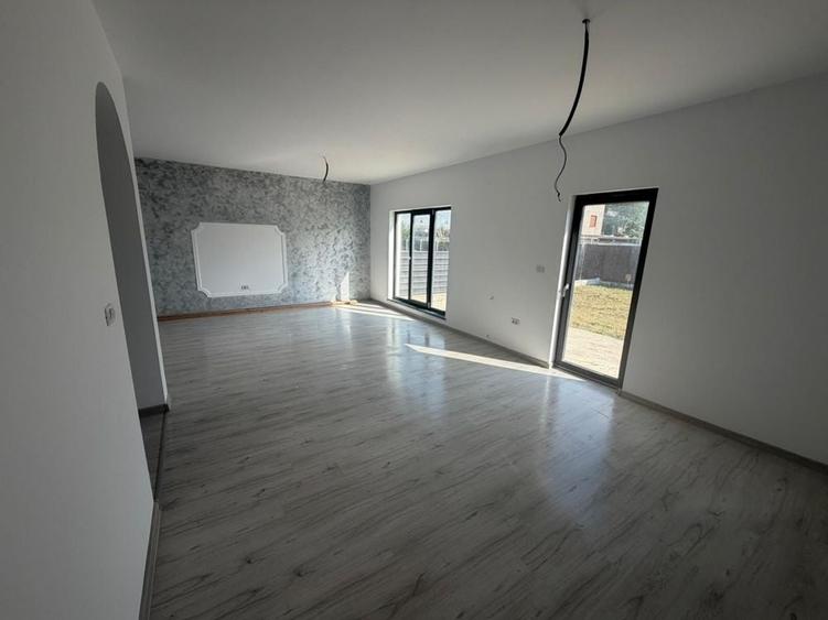 Casă cu 4 camere în Central