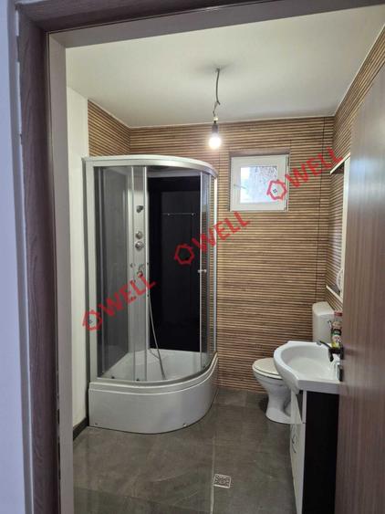 Casă cu 9 camere cu Teren 572 Mp în Semicentral