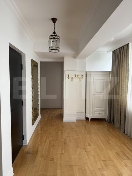 Apartament cu 4 camere semidecomandat, mobilat în George Enescu