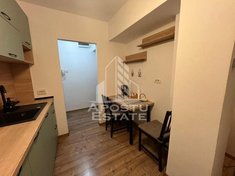 Apartament cu 2 camere semidecomandat, mobilat în Dacia