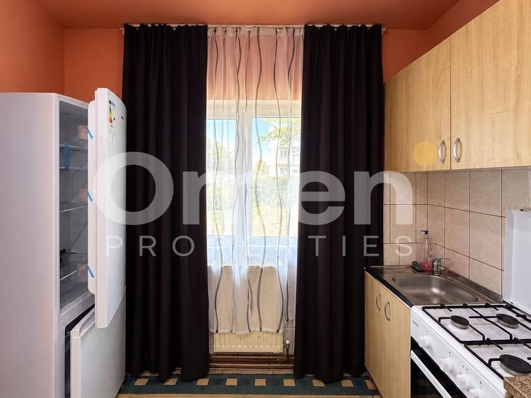 Apartament cu 2 camere semidecomandat, mobilat în Decebal