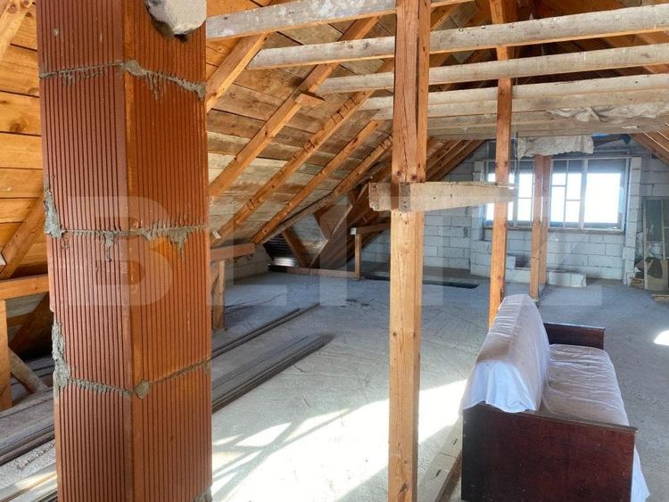 Casă individuală cu 8 camere cu Canalizare în Nord