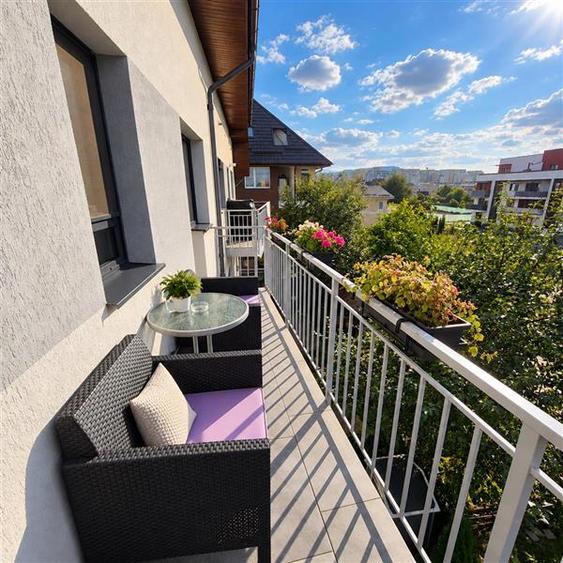 Apartament cu 3 camere decomandat în Tractorul