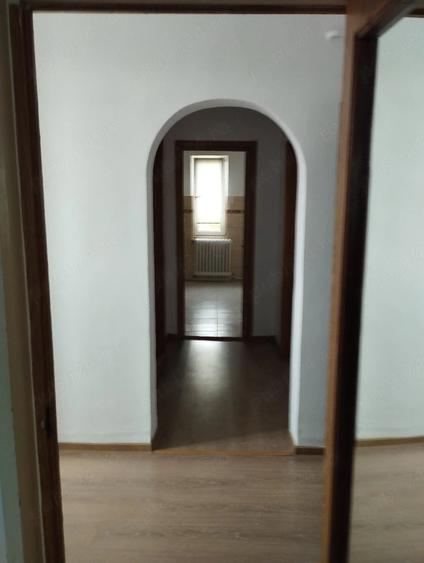 Apartament cu 2 camere decomandat în Baza 3