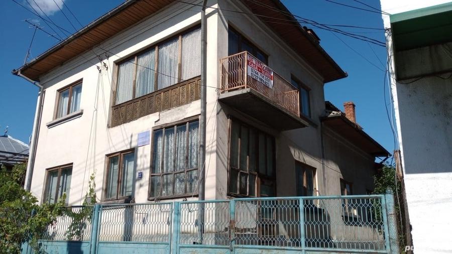 Casă cu 4 camere cu Teren 1400 Mp în Central