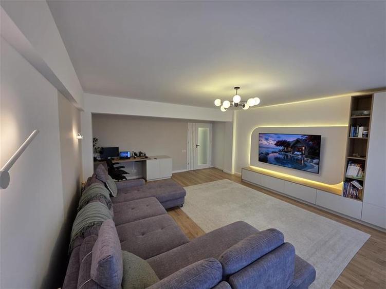 Apartament cu 3 camere decomandat în Timpuri Noi