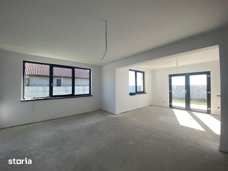 Casă cu 4 camere cu Teren 500 Mp în Sântandrei