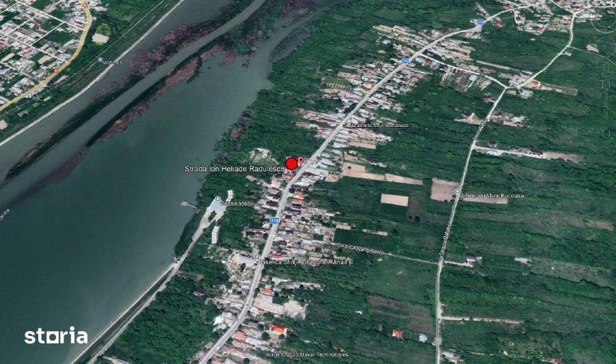 Casă cu 8 camere cu Canalizare în Central