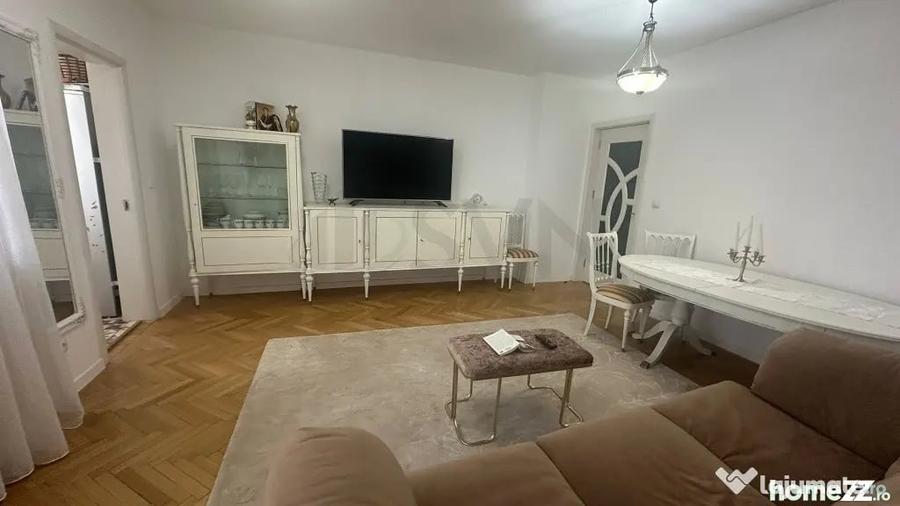 Apartament cu 3 camere semidecomandat în Cișmigiu