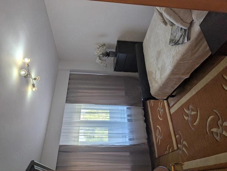 Apartament cu 4 camere decomandat în Victoriei