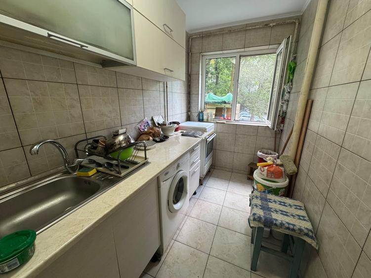 Apartament cu 2 camere semidecomandat, mobilat în Berceni