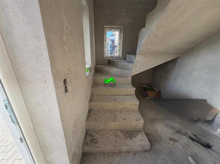 Casă cu 7 camere cu Teren 727 Mp în Central