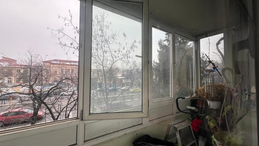 Apartament cu 3 camere decomandat, mobilat în Victoriei