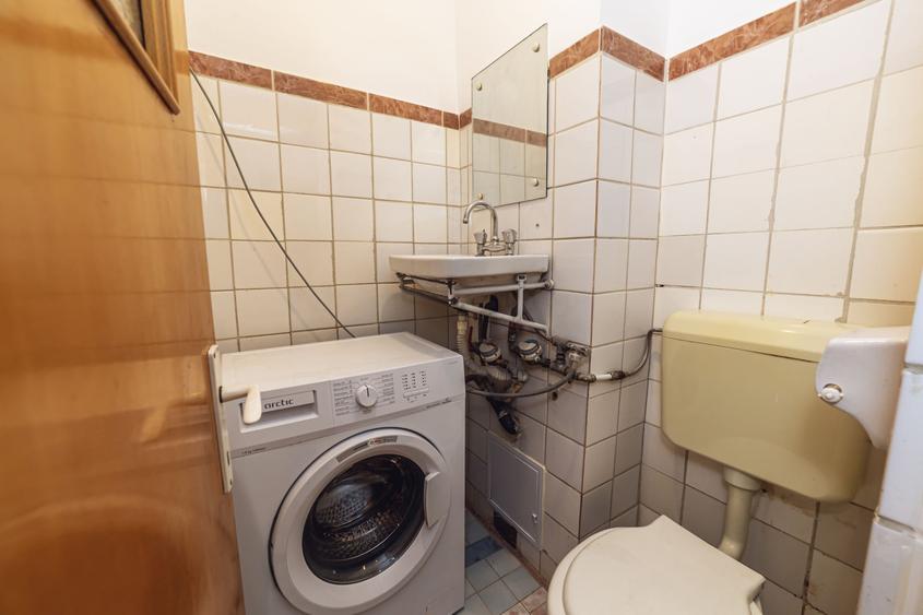 Apartament cu 3 camere decomandat, mobilat în Văcăresti