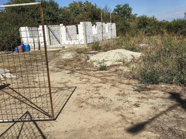Casă cu 4 camere cu Teren 888 Mp în Giurgiului