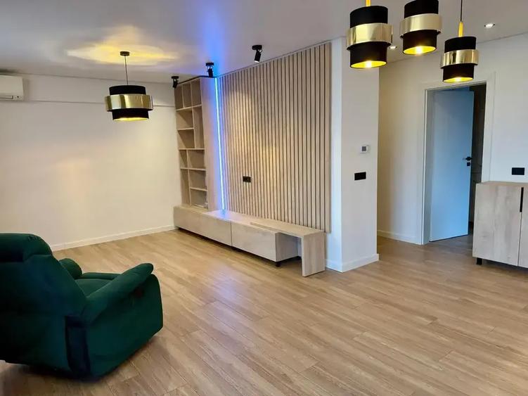 Penthouse cu 3 camere decomandat, mobilat în Berceni