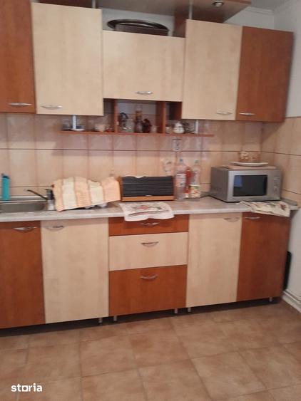 Apartament cu 3 camere decomandat în Exterior Vest
